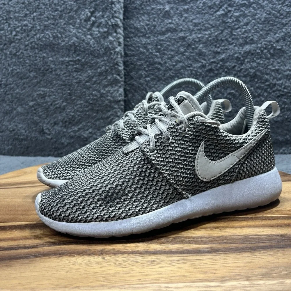 Nike Roshe 599728-041 Light Bone Cobble Stone Shoes Women's Size 6.5 Kids‎ 5Y